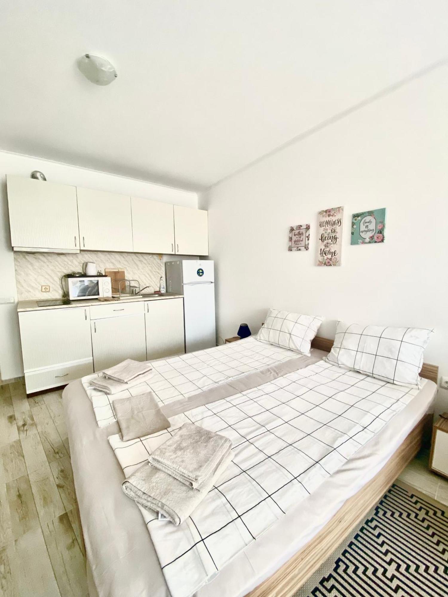 Apartments In Sunny Island Complex 切尔诺莫雷茨 外观 照片